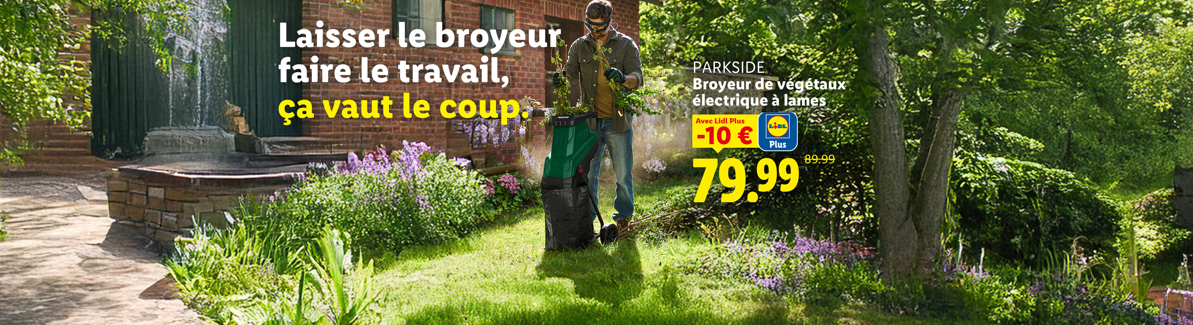 Un homme utilise un broyeur de végétaux électrique dans un jardin, affiché à 79,99 €.