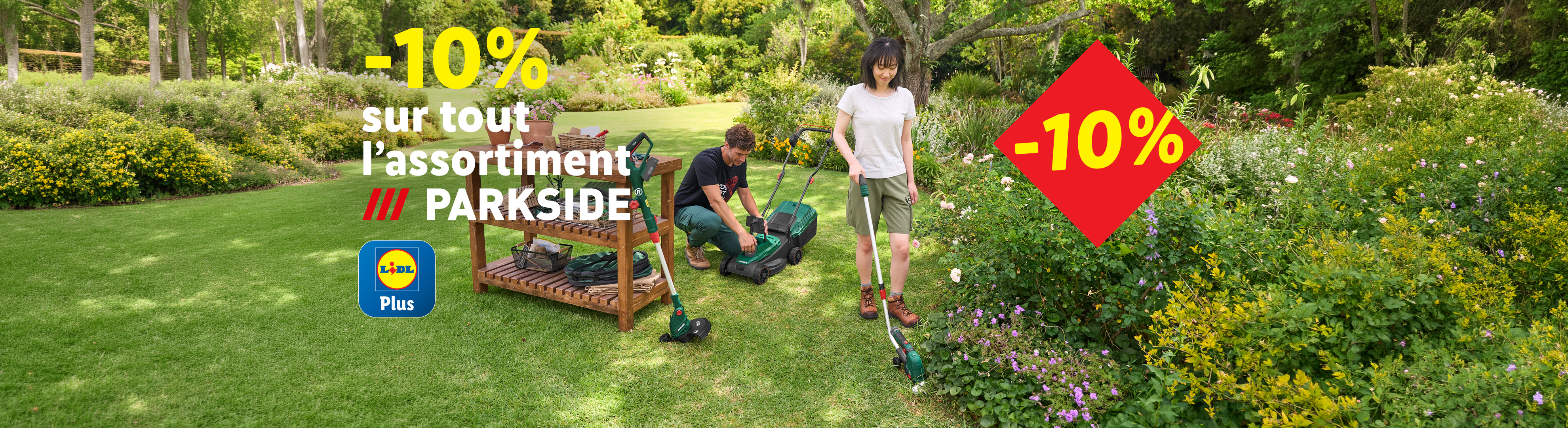 Un homme et une femme utilisent des outils de jardinage sur une pelouse, avec une offre de -10%.
