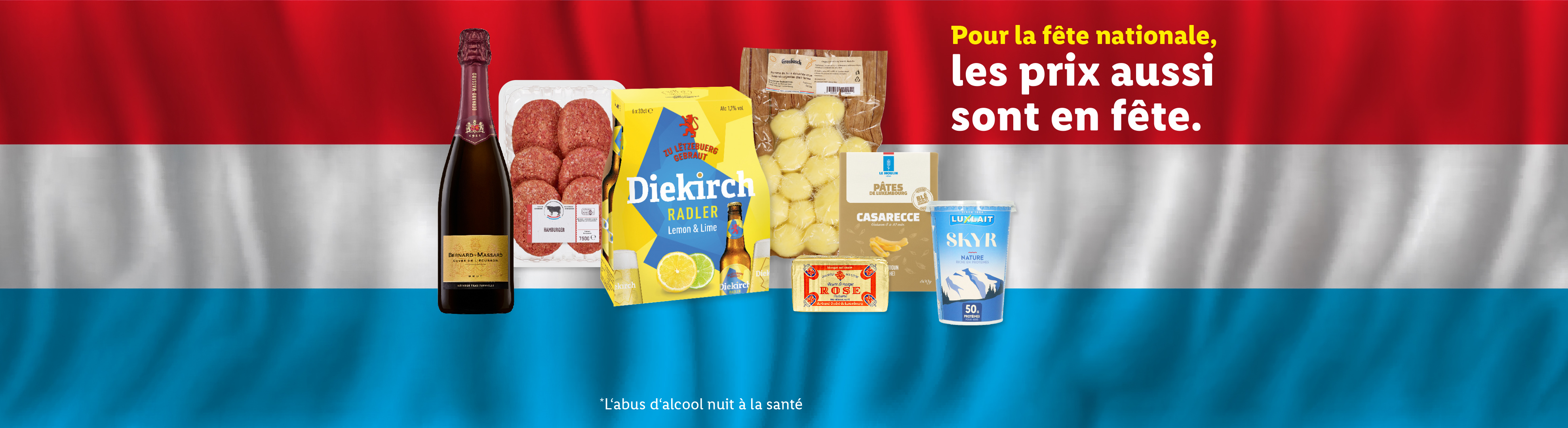 Produits alimentaires et boissons sur fond de drapeau luxembourgeois, avec le texte 'Pour la fête nationale, les prix aussi sont en fête.'