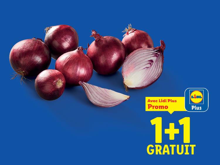 Oignons rouges entiers et coupés sur fond bleu, avec une offre 1+1 gratuit.
