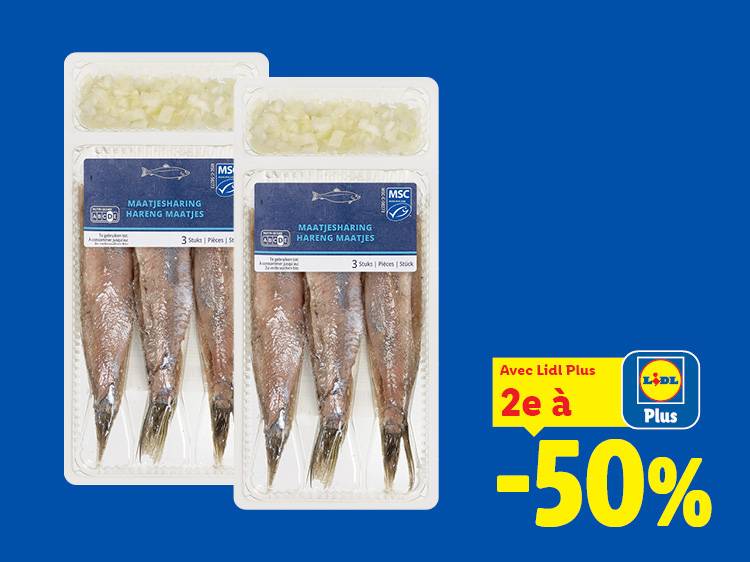 Deux paquets de harengs maatjes avec oignons, avec une offre de -50% sur le deuxième article.
