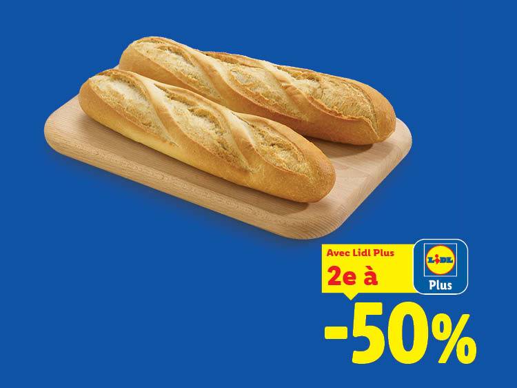 Deux baguettes sur une planche à découper en bois, avec une promotion de -50% sur le 2ème article.