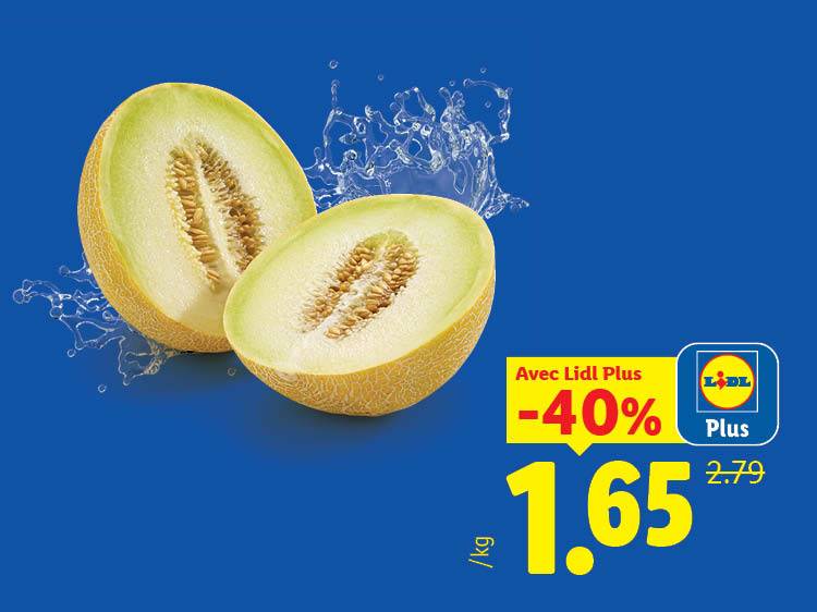 Melon coupé en deux avec éclaboussures d'eau, promotion -40% à 1,65€/kg.