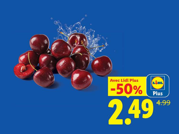 Cerises rouges juteuses avec des éclaboussures d'eau, promotion de -50% à 2,49.