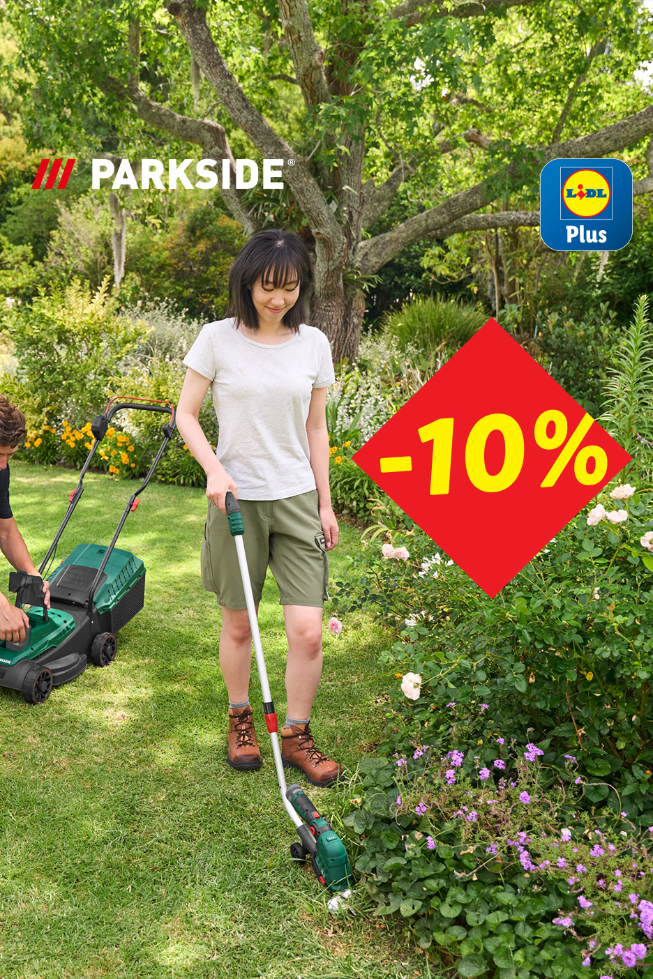 Une femme utilise un coupe-bordure et un homme une tondeuse à gazon dans un jardin, avec une offre de -10%.