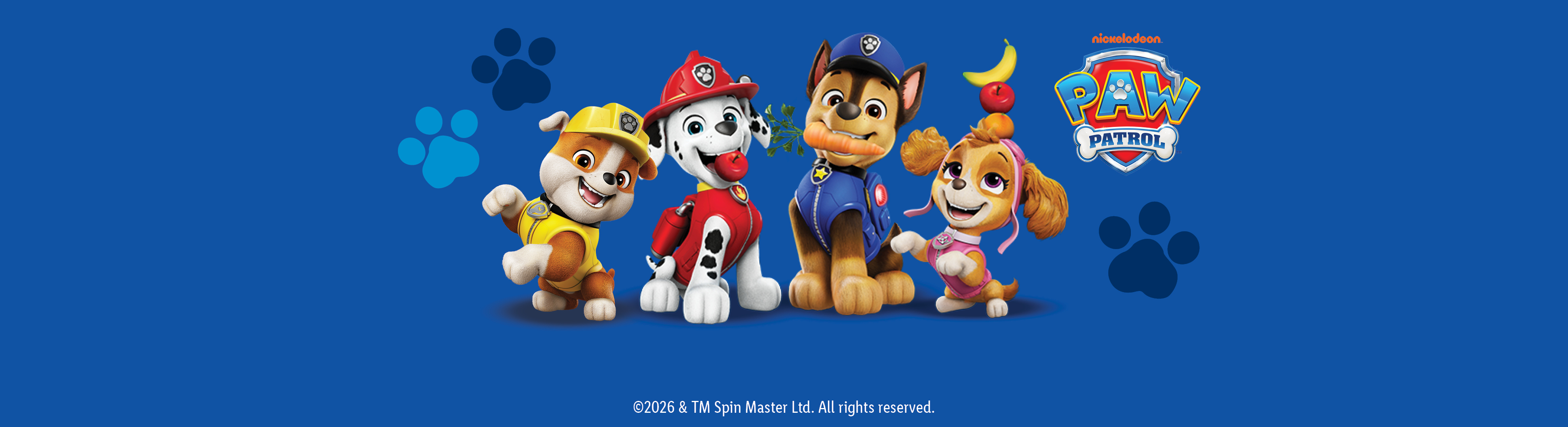 Les chiots de la Pat' Patrouille, dont Chase, Marcus, Ruben et Stella, sur fond bleu avec des empreintes de pattes.