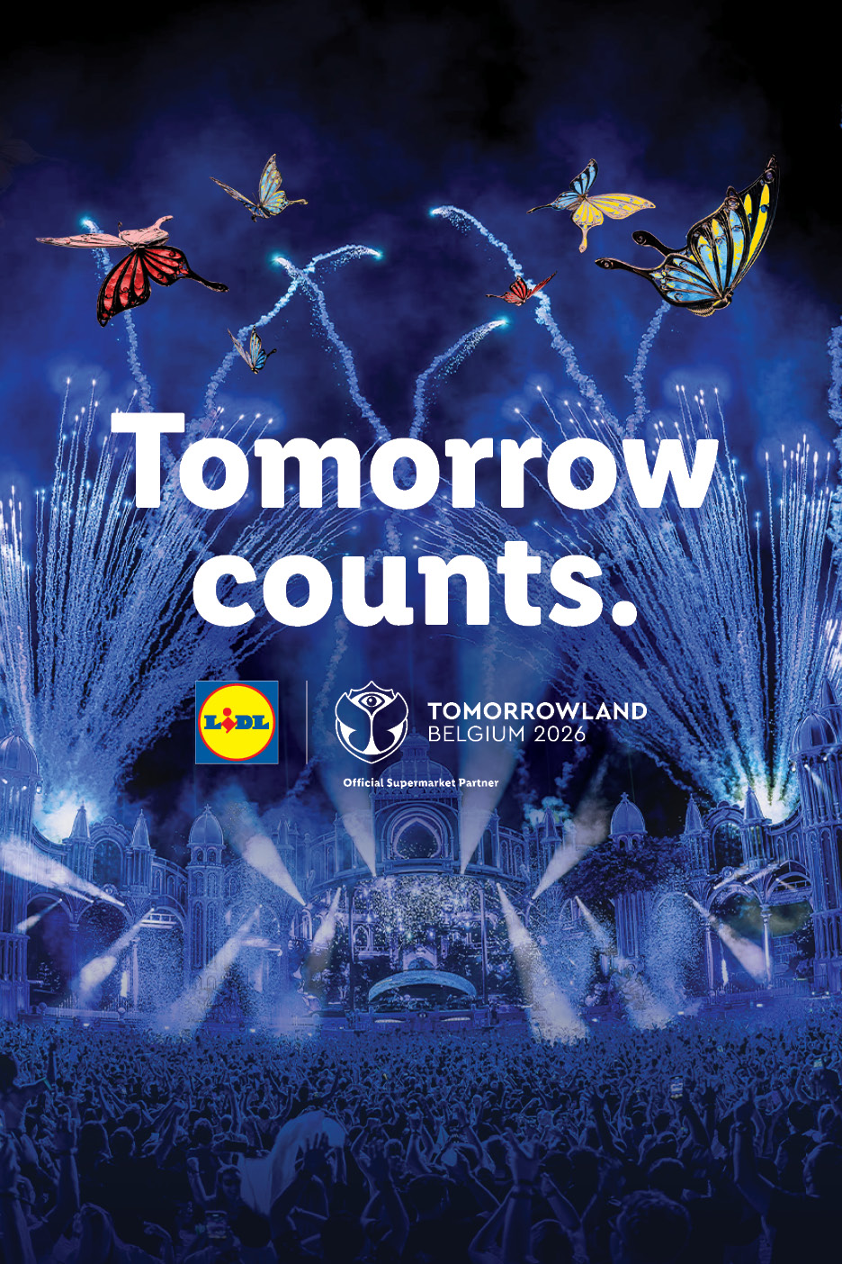 Feux d'artifice et papillons au-dessus d'une foule de festivaliers, avec le texte 'Tomorrow counts'.