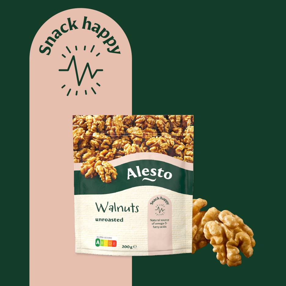 Un sachet de noix non grillées avec la mention 'Snack happy' et des informations nutritionnelles.