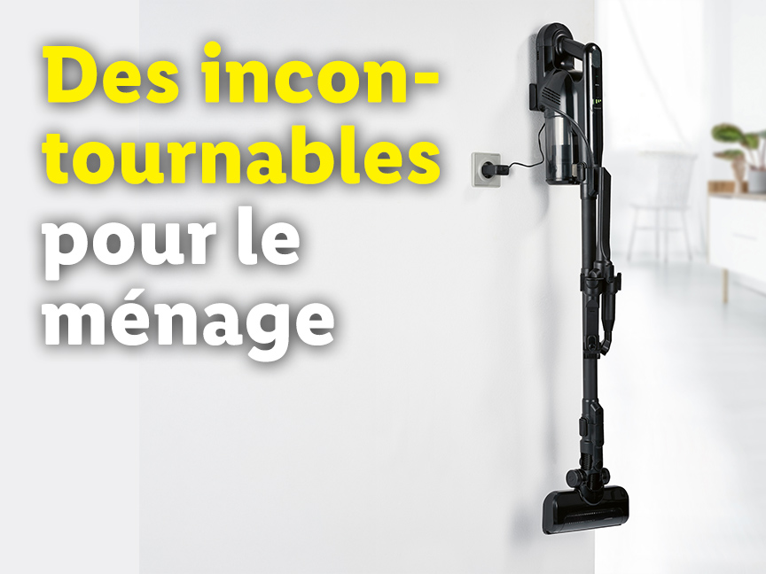 Un aspirateur sans fil se recharge sur son support mural.