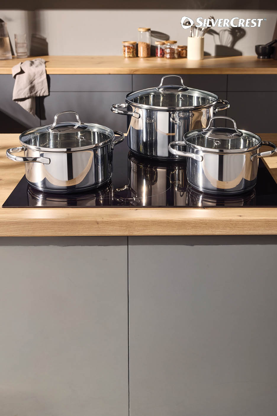 Silvercrest Set de casseroles en acier inoxydable sur une plaque de cuisson