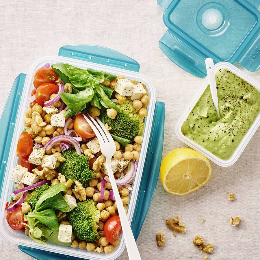 Power-Salat mit grünem Dressing