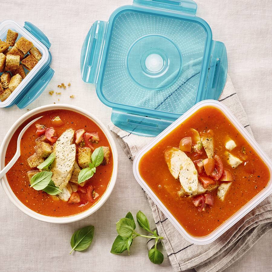 Tomaten-Paprika-Suppe mit Huhn